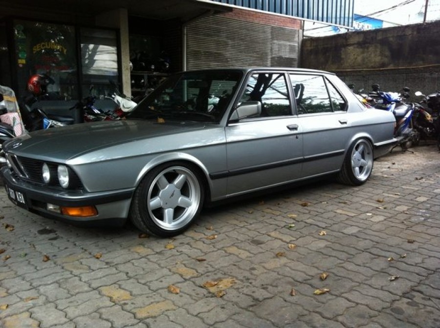 download BMW 5 E28 E34 workshop manual