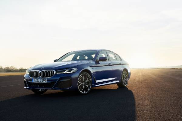 download BMW 520i able workshop manual