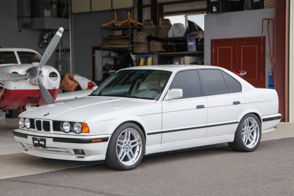 download BMW 525i able workshop manual