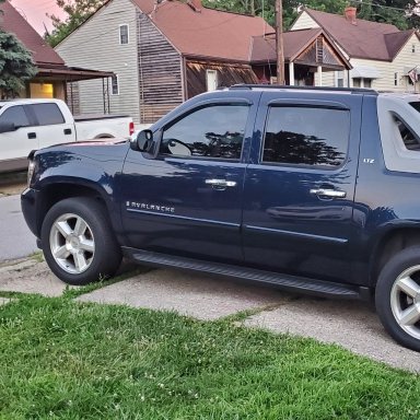 download Chevrolet Avalanche able workshop manual