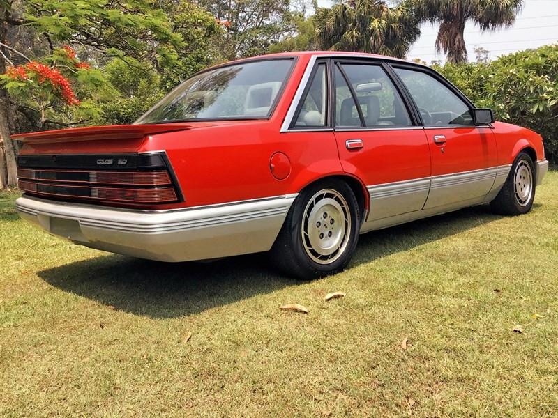 download Holden Commodore VK Calais workshop manual