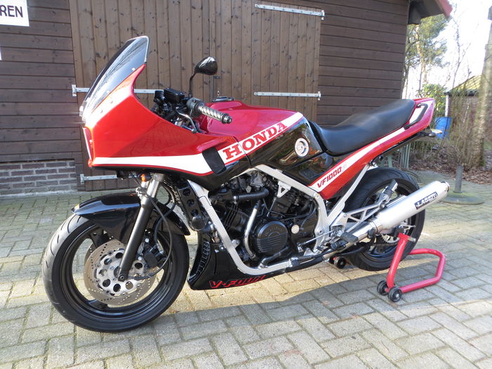 download Honda VF 1000F Motorcycle able workshop manual