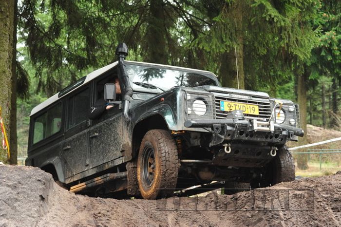 download Land Rover DEFENDER 300TDI workshop manual