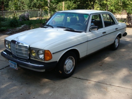 download Mercedes Benz 240D able workshop manual