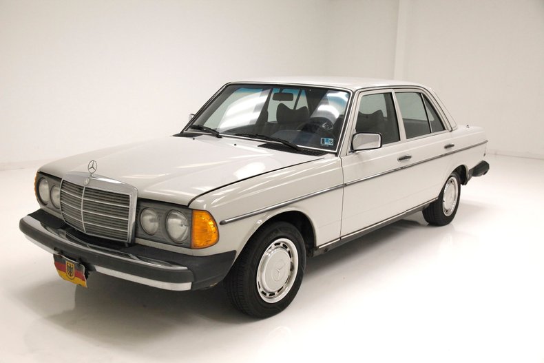 download Mercedes Benz 240D able workshop manual