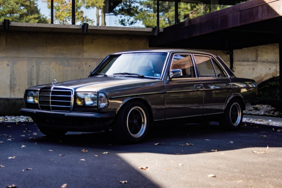 download Mercedes Benz W123 300D Turbo workshop manual