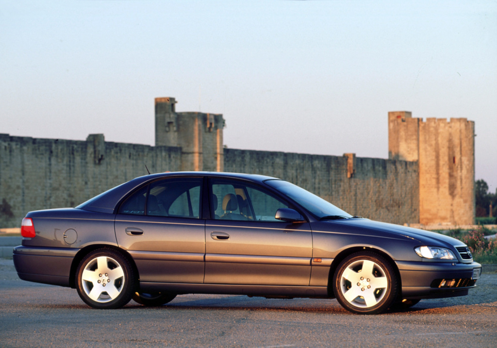 download VAUXHALL OMEGA B2 workshop manual