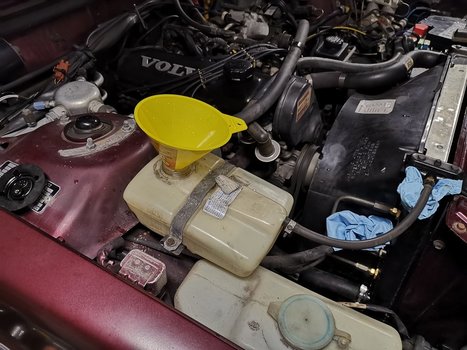 download VOLVO 240 Engine workshop manual